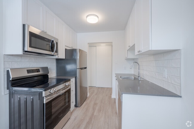 2BR, 1BA - 842SF - Kitchen - 317-337 Home Street