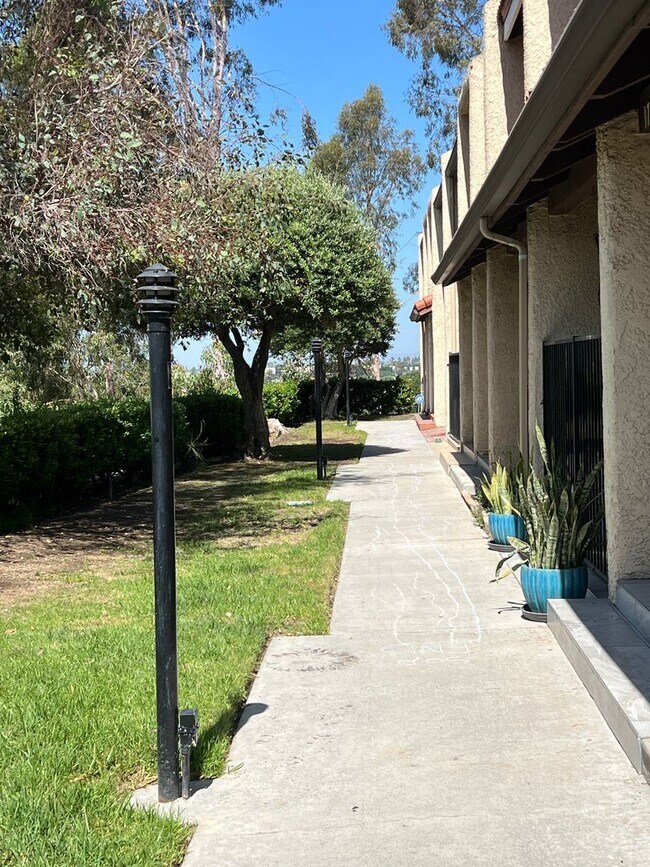 Foto del edificio - Cabrini 2 bedroom townhome