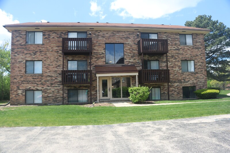 535 Brookside Dr Unit E, Westmont, IL 60559 Condo for Rent in