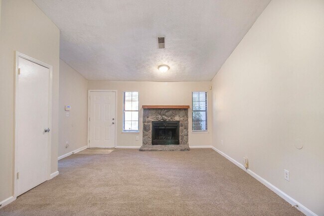 Building Photo - 3 bdrm, 2 bath in Lithonia