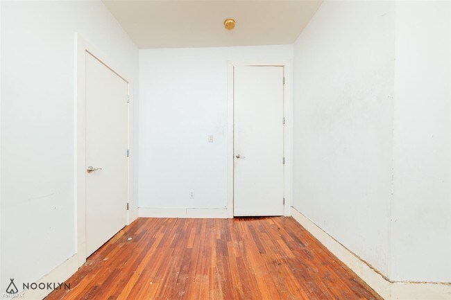 Building Photo - 3 br, 1 bath  - 1517 Dekalb Ave