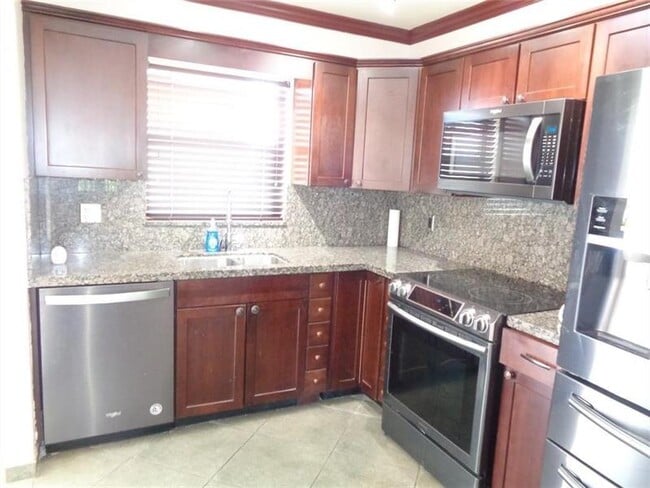 Building Photo - 4200 Crystal Lake Dr