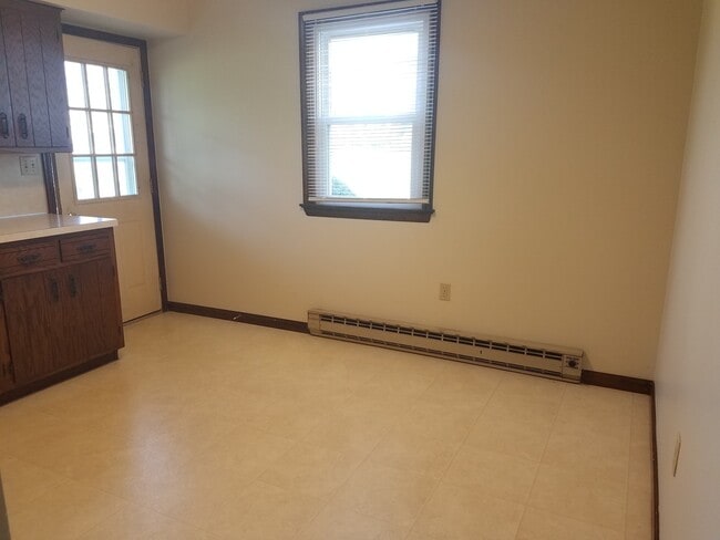 Foto del edificio - 3015 W Newport Rd