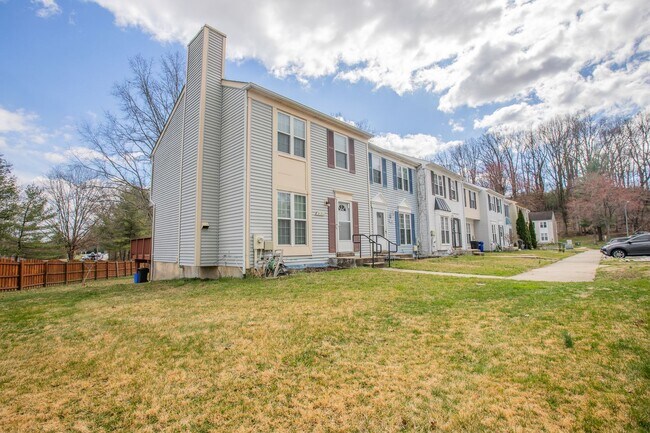Building Photo - Lovely 2 BR/3 BA EOG Townhome in Bowie!