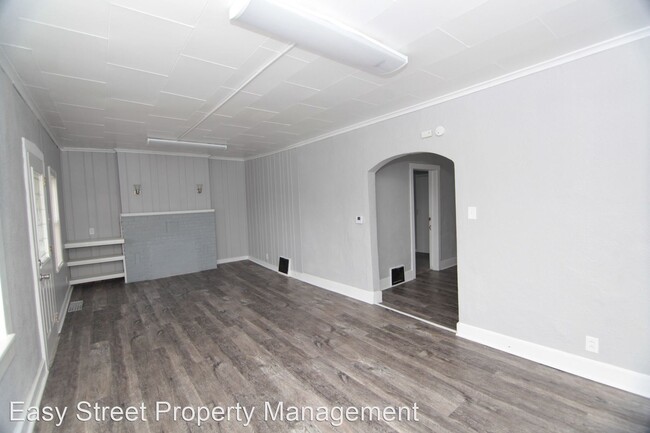 Foto del edificio - 2 br, 1 bath House - 1009 W. 10th St.