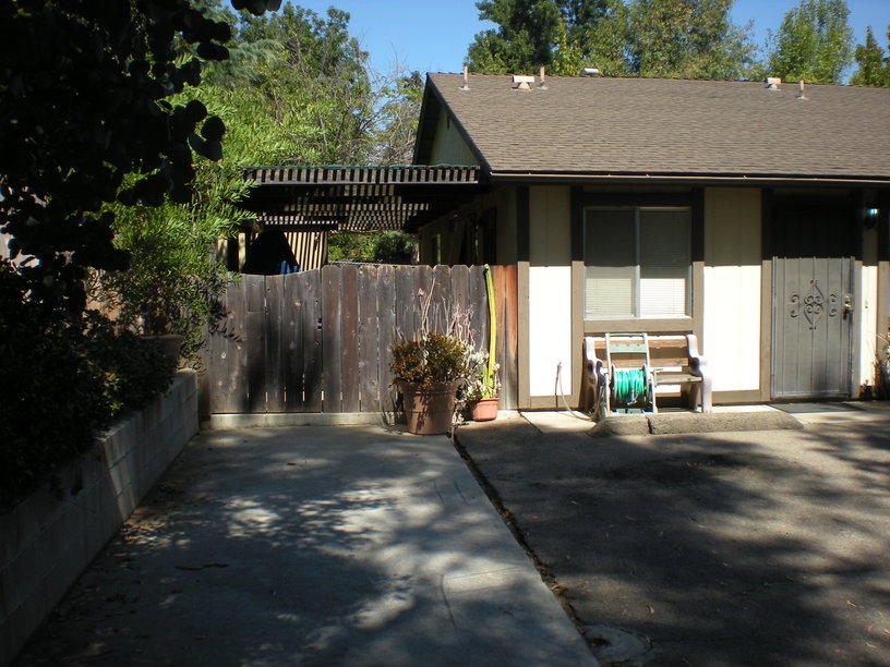 Building Photo - Winter Gardens Duplexes