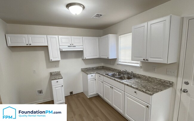Foto del edificio - 3751 Oak Lake Ln