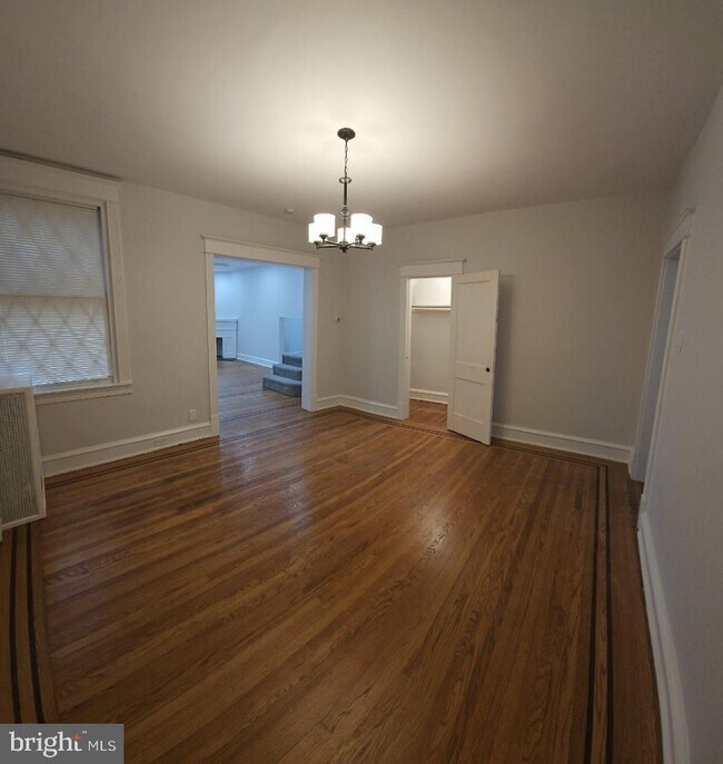 Building Photo - 409 W Mt Airy Ave