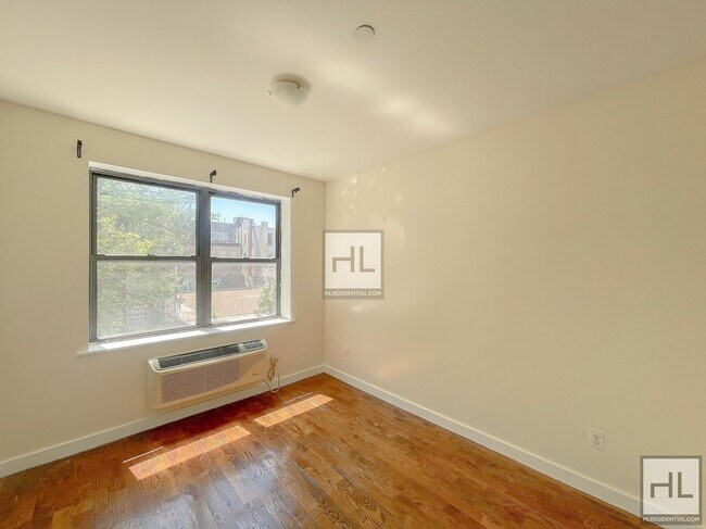 Foto del edificio - 345A Nostrand Ave
