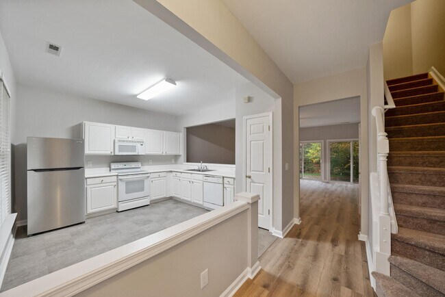 Building Photo - 3 Bedroom Townhouse in Morrisville Brecken...