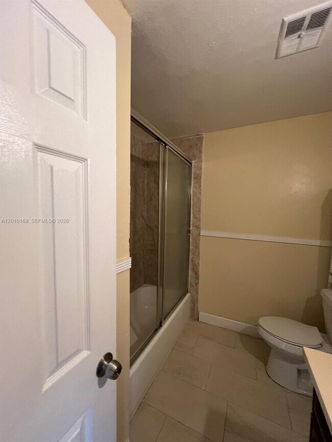 Foto del edificio - 5411 NW 22nd St