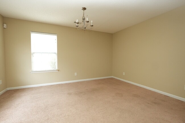 Foto del edificio - Spacious 4 bedroom home plus loft