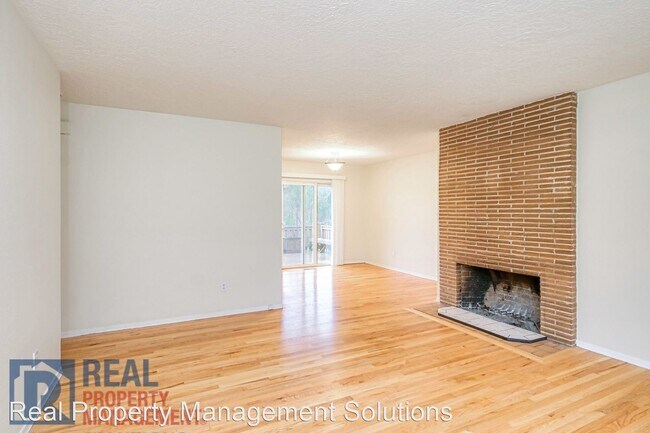 Building Photo - 3 br, 1.5 bath House - 426 SW Taylors Ferr...
