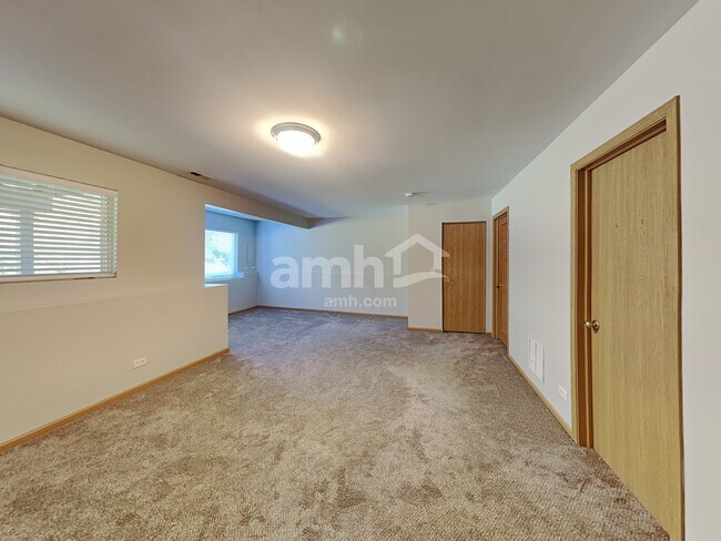 Building Photo - 1608 Grove Ct