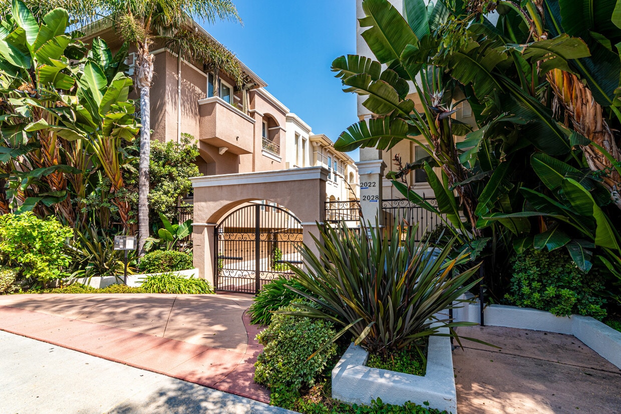 Primary Photo - Private Updated 3-Bedroom 3-Bathroom Tri-L...