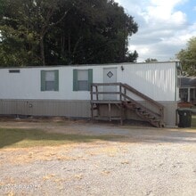 Building Photo - 207 Mills St