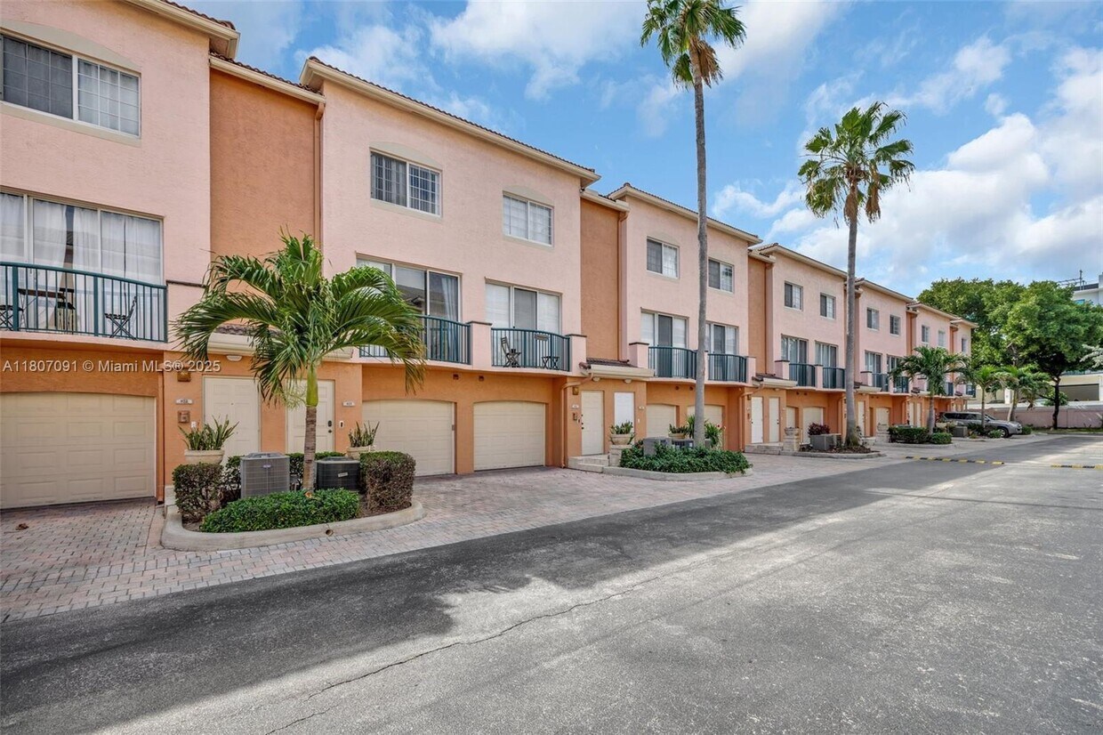 Foto principal - 2107 SE 10th Ave