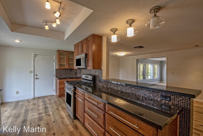 Building Photo - 3 br, 2 bath House - 720 W Rose Ln