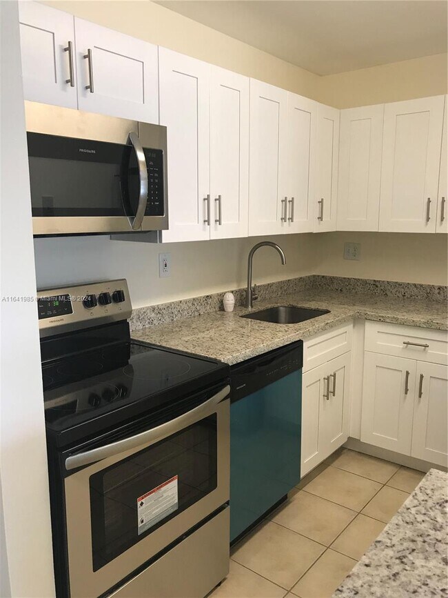 Foto del edificio - 7100 NW 179th St