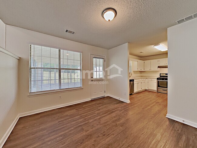 Foto del edificio - 7132 New Dale Rd