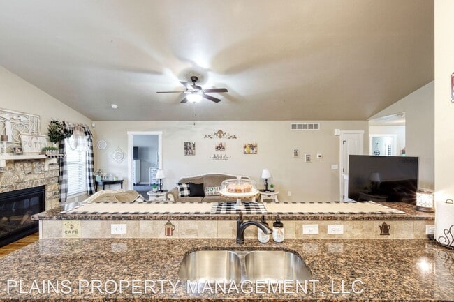 Building Photo - 3 br, 2 bath House - 1116 Cottontail Lane
