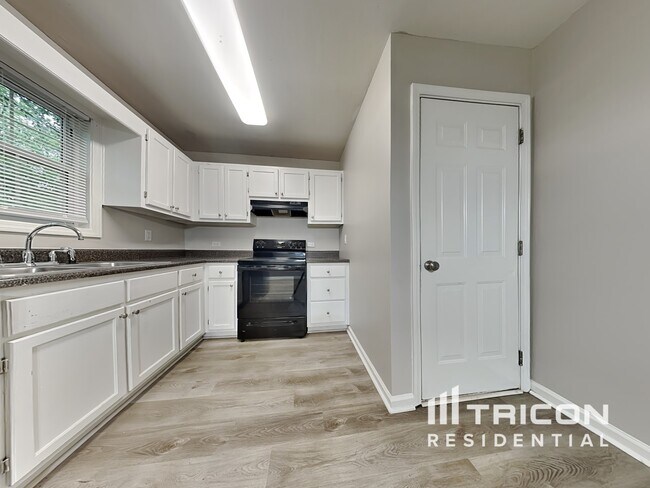 Building Photo - 120 Country Cottage Cir