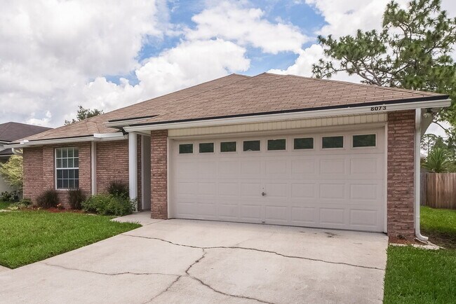 Foto del edificio - 8073 Leafcrest Dr