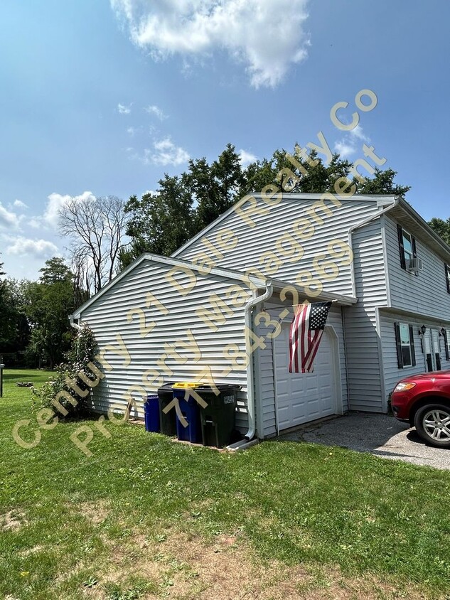 Foto del edificio - 2 Bedroom home with a 1 Car garage and Fla...