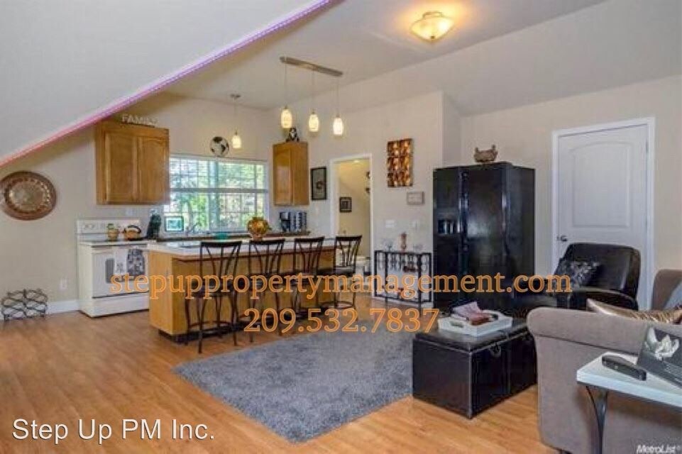 Foto del edificio - 16010 Hidden Valley Rd