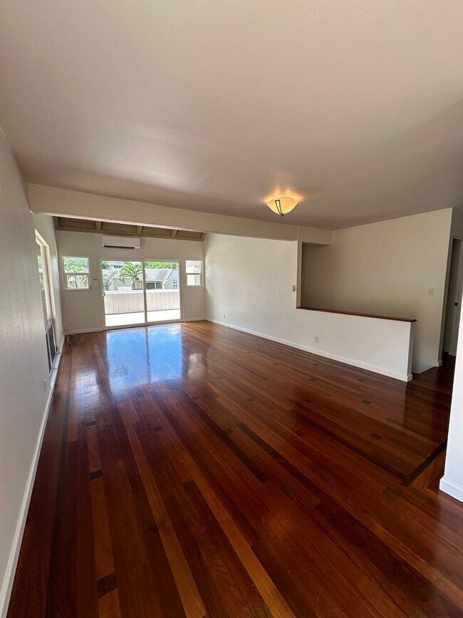 Foto del edificio - Spacious, Fully Renovated, 3 bedroom 2 bat...