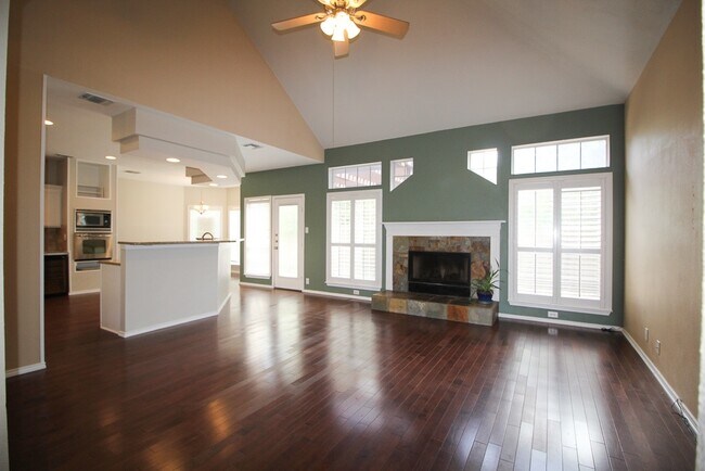 Foto del edificio - Beautiful home in Helotes. 3 Bedroom, 2 1/2 Bath Move In June 10th!