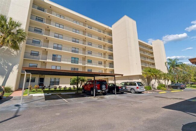 Foto del edificio - 900 Cove Cay Dr