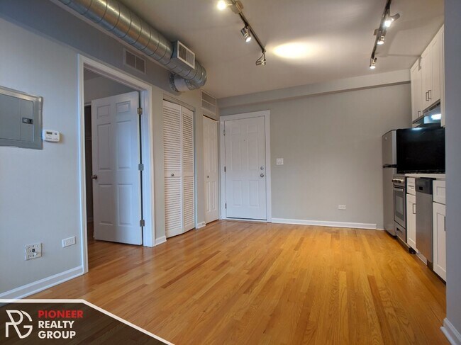 Foto del edificio - 2519 W Leland Ave