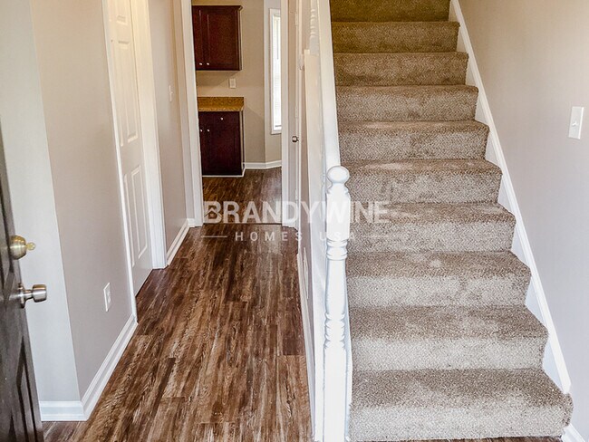 Building Photo - One month FREE RENT