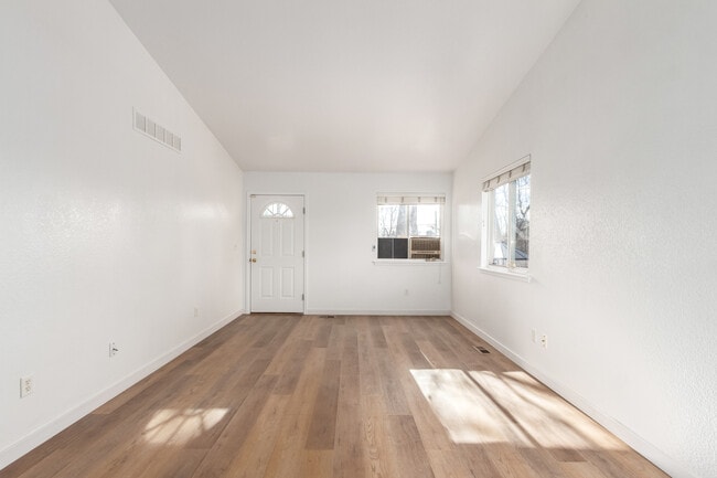 Foto del edificio - 3249 Madison St