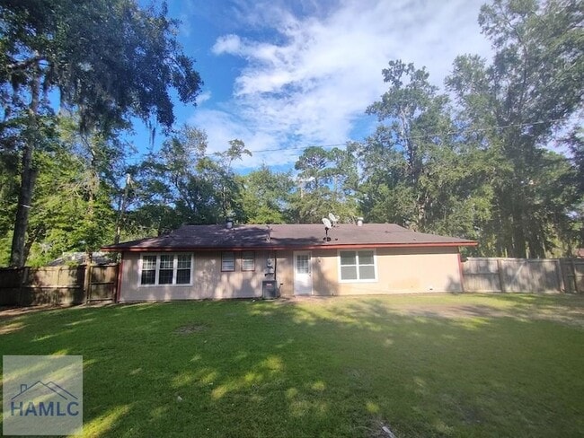 Building Photo - 1007 Live Oak Dr