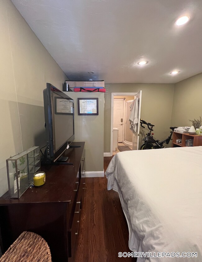 Building Photo - 735 Somerville Ave