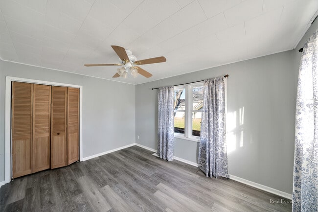 Building Photo - 303 S East St