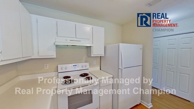 Building Photo - Immaculate Townhome near Monkey Junction