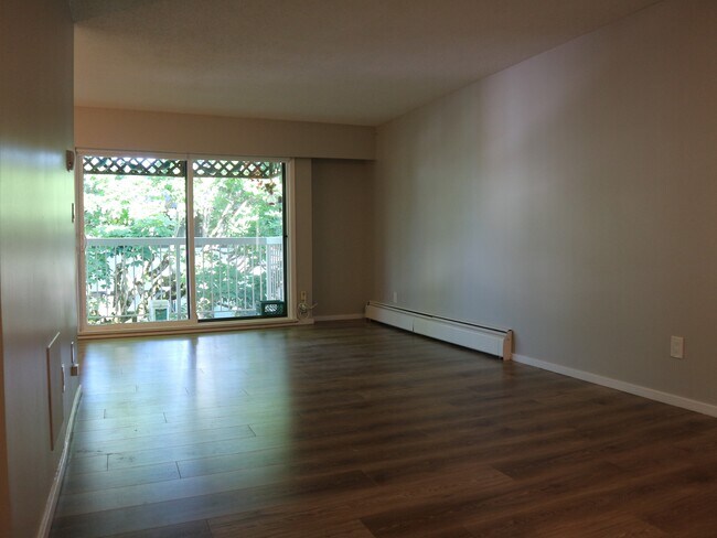 Photo du bâtiment - 8060 Ryan Rd