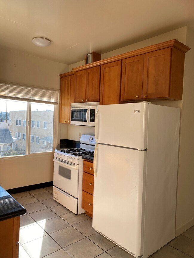 Building Photo - 847 Warfield Ave