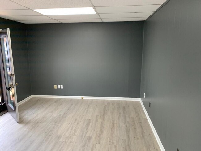Building Photo - 107 Young Dr.