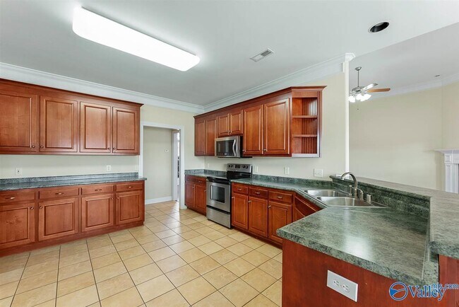 Building Photo - 119 Brookslanding Dr