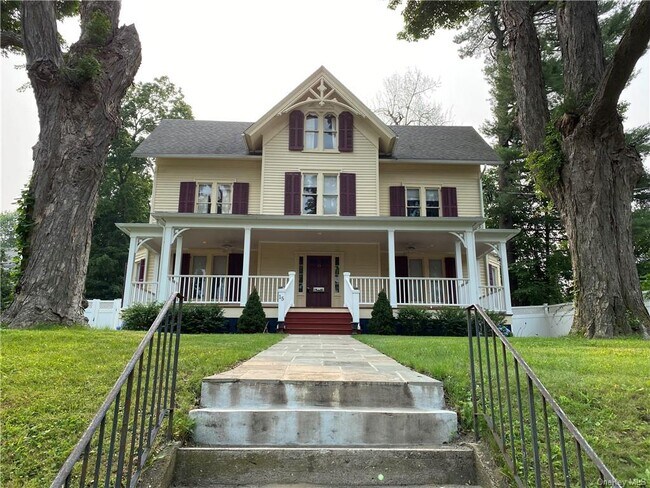Building Photo - 15 Memorial Ave