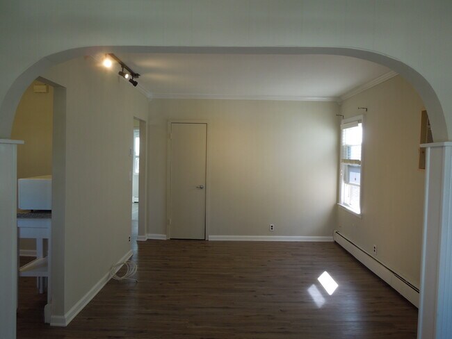 livingroom - 283 Houston Ave