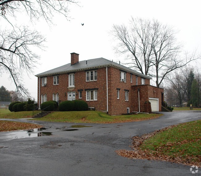 5512 B Youngstown Poland Rd Oh 44514 Apartments Primary Photo 5512 B Youngstown Poland Rd