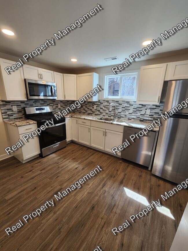 Foto del edificio - Updated Three Bedroom Ranch