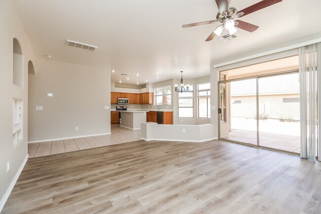 Building Photo - 1356 E Black Diamond Dr