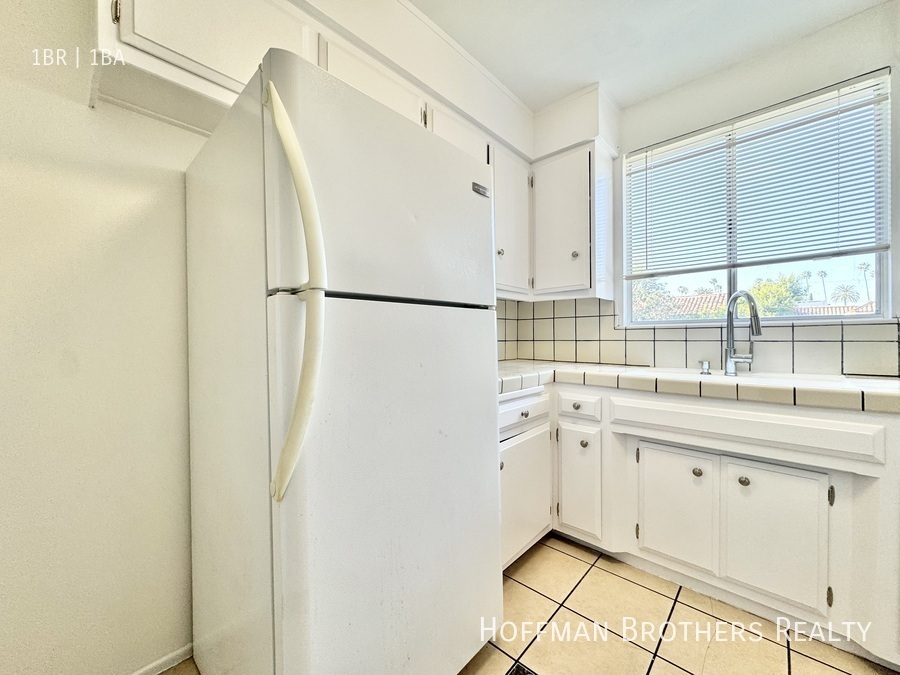 Foto principal - 240 S Doheny Dr Beverly Hills CA 90211