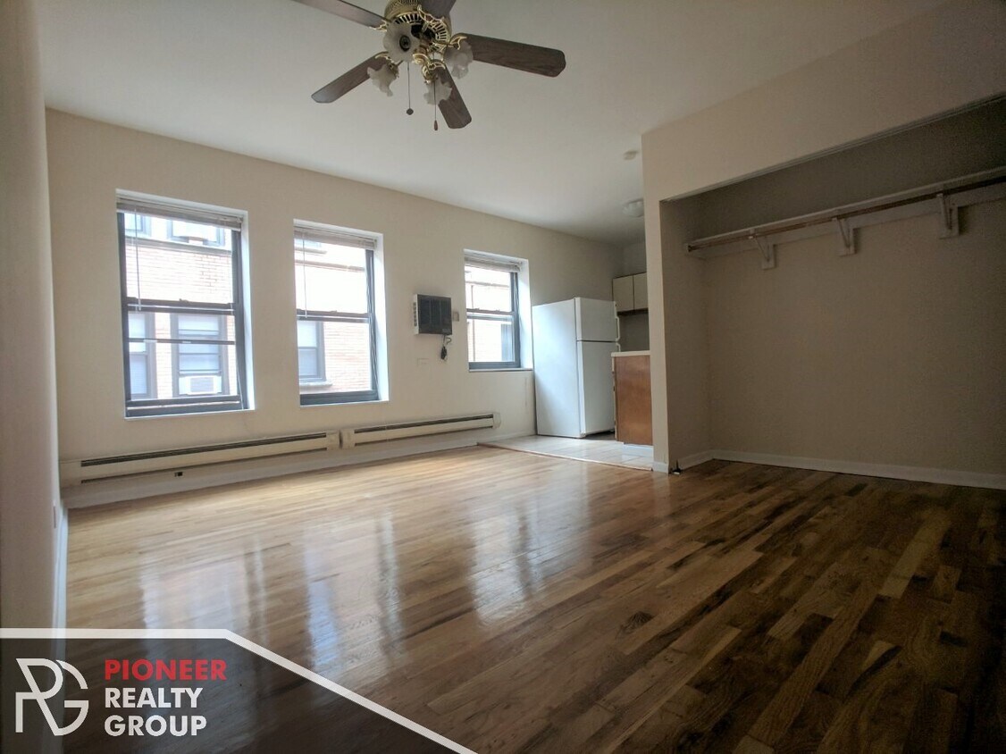 Foto principal - 811 W Cornelia Ave
